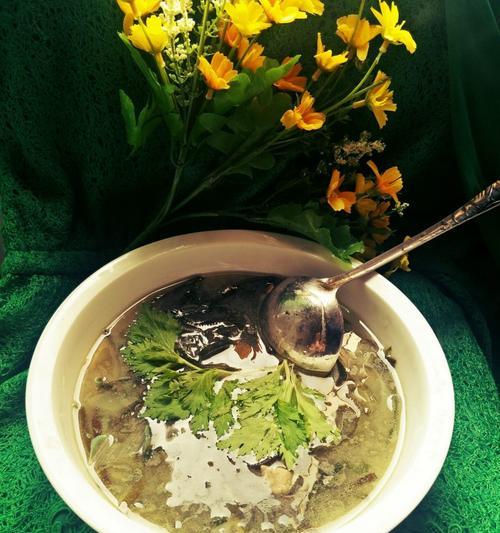 营养美味的土豆海带汤（教你如何制作一道家常暖身汤）-第2张图片-美味行家