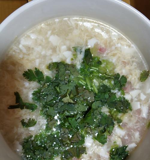 烹制美味以西湖豆腐羹的秘密（教您轻松制作口感细腻、味道鲜美的以西湖豆腐羹）-第1张图片-美味行家