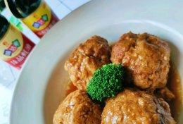 土豆红萝卜狮子头的做法（家常菜谱，营养美味双不误）-第2张图片-美味行家