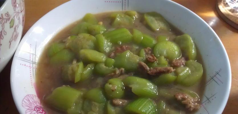 丝瓜炒猪肉的做法（健康美味，家庭必备）-第2张图片-美味行家