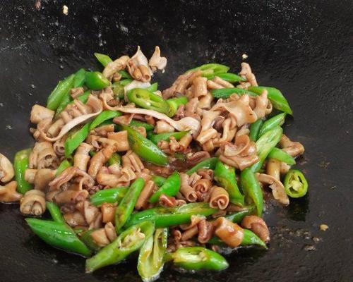 蒜苗炒鸭肠（一道美味下饭菜，口感鲜香爽口）-第1张图片-美味行家