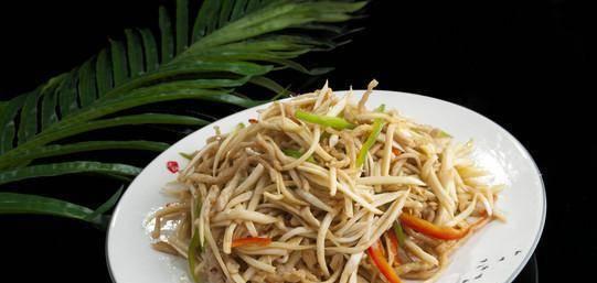 美味又健康的鸭肉烧茭白（一道清爽口感的地道家常菜）-第3张图片-美味行家