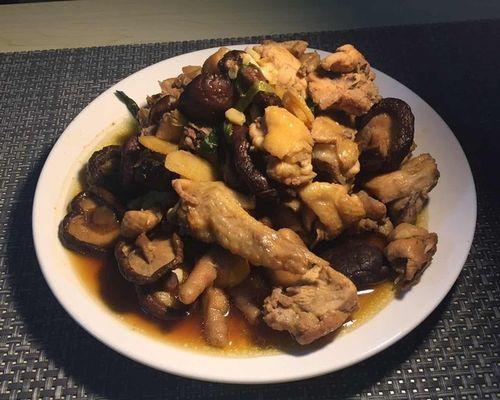如何做出美味香菇蚝油焖鸡肉（美食家必学，家庭必备的一道香菇蚝油焖鸡肉）-第3张图片-美味行家