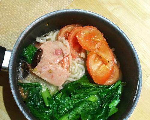 时蔬绘面条（用新鲜蔬菜做营养美味的面条）-第1张图片-美味行家