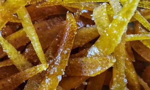 手工制作砂糖橙皮条（健康美味自制零食，轻松享受果皮营养）-第3张图片-美味行家
