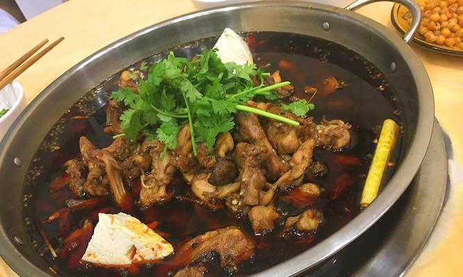 兔肉火锅，一种别样的美食享受（品味鲜美，体验不同的火锅风情）-第3张图片-美味行家