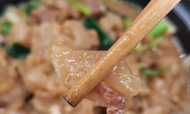 滋补牛蹄筋慢炖偏甜的秘密（甜而不腻，一口接一口的美味佳肴）-第2张图片-美味行家