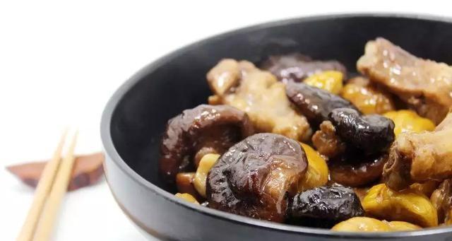 清爽美味，水晶香菇的做法（以脆嫩口感、美味营养为特点的佳肴，适合各种场合）-第1张图片-美味行家