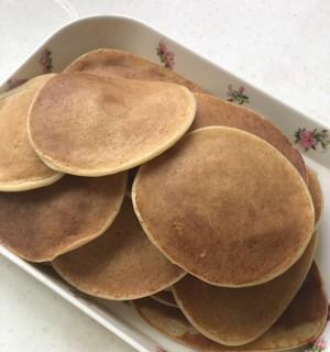 香蕉鸡蛋松饼，营养美味的早餐佳选（简单易做，食材常见，营养丰富的家庭早餐选择）-第3张图片-美味行家
