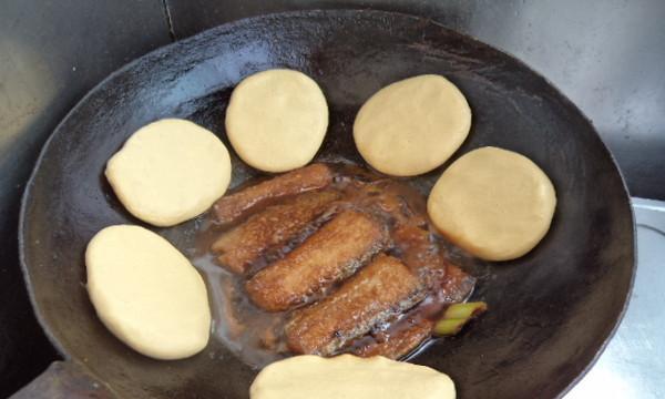 手工贴饼子的制作方法（用最简单的材料，做出美味的饼子！）-第1张图片-美味行家