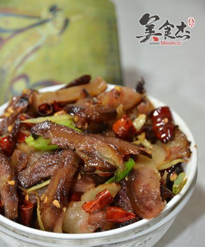 尝鲜香辣猪头皮，美食爱好者不容错过的佳肴（麻辣口感，回味无穷）-第1张图片-美味行家