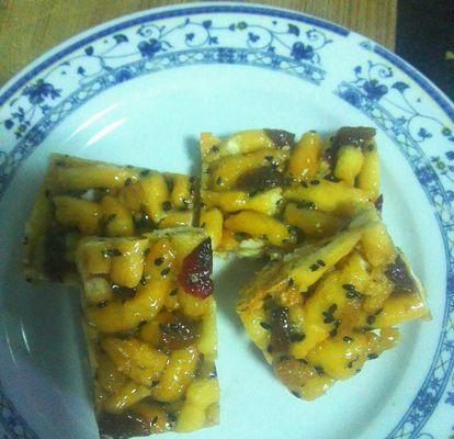 手把手教你做沙琪玛，让你一秒钟变身甜品大师！（传统美味口感，新奇创意魅力，快来学习吧！）-第1张图片-美味行家