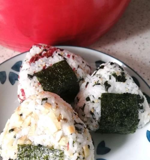用爱与创意，做出美味的星星杂锦饭团（在家享受顶级美食体验，轻松DIY美味饭团）-第3张图片-美味行家
