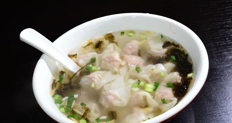 美味又健康，手工鲜肉小馄钝（一口咬下，香脆可口；肉馅鲜嫩，营养丰富）-第2张图片-美味行家