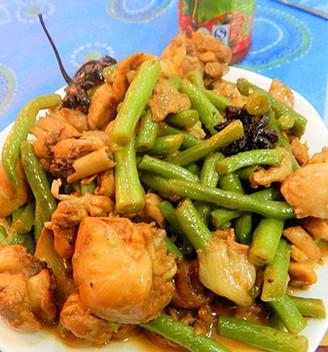 咸豆角不面筋，口感升级又健康（用纯天然材料制作，让你爱上素食生活）-第3张图片-美味行家