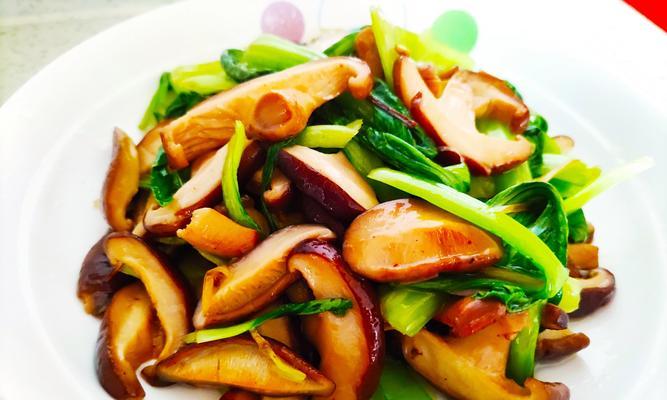 家常菜双椒炒香菇的做法（清爽口感香鲜味美油量减半双椒炒香菇）-第2张图片-美味行家