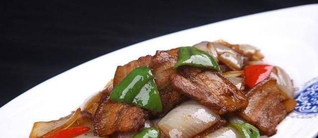 五花肉辣椒酱的制作方法（自制美味辣椒酱，口感鲜美！）-第3张图片-美味行家