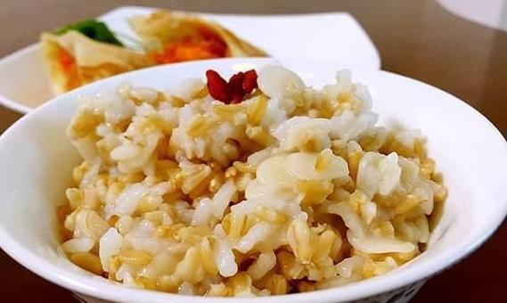 燕麦大米饭，健康营养的家常好菜（打造一份简单易做的健康餐食）-第1张图片-美味行家
