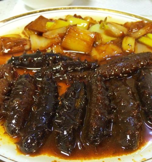 蒜烧海参，鲜香可口的海鲜佳肴（一道简单易学的佳肴，让你的家宴更上一层楼）-第2张图片-美味行家