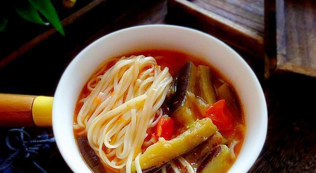 美食推荐——西红柿茄子河捞面（传统美味，酸辣可口，新派改良，美味无比）-第3张图片-美味行家
