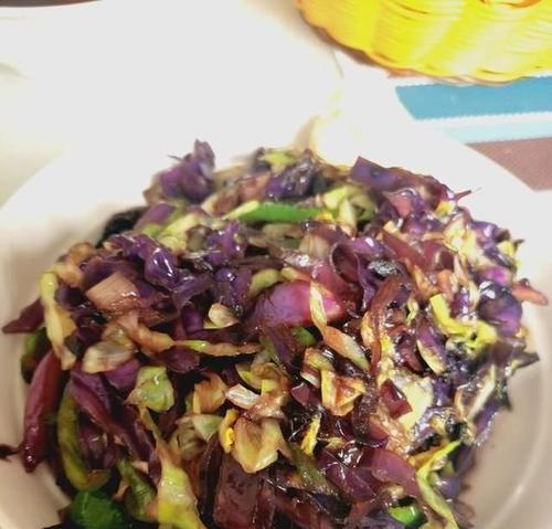 肉炒紫甘蓝加凉拌黄瓜做法大全（低卡健康，美味清爽，让你吃出好身材）-第2张图片-美味行家