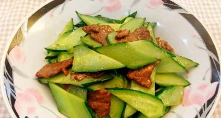 肉炒紫甘蓝加凉拌黄瓜做法大全（低卡健康，美味清爽，让你吃出好身材）-第3张图片-美味行家