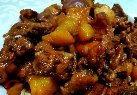 正宗新疆大盘鸡裤带面制作秘籍（重口味美食，让你一次吃个痛快）-第1张图片-美味行家