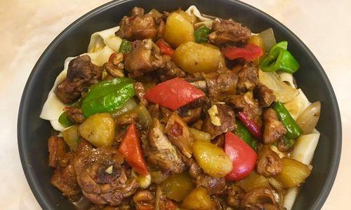 正宗新疆大盘鸡裤带面制作秘籍（重口味美食，让你一次吃个痛快）-第3张图片-美味行家