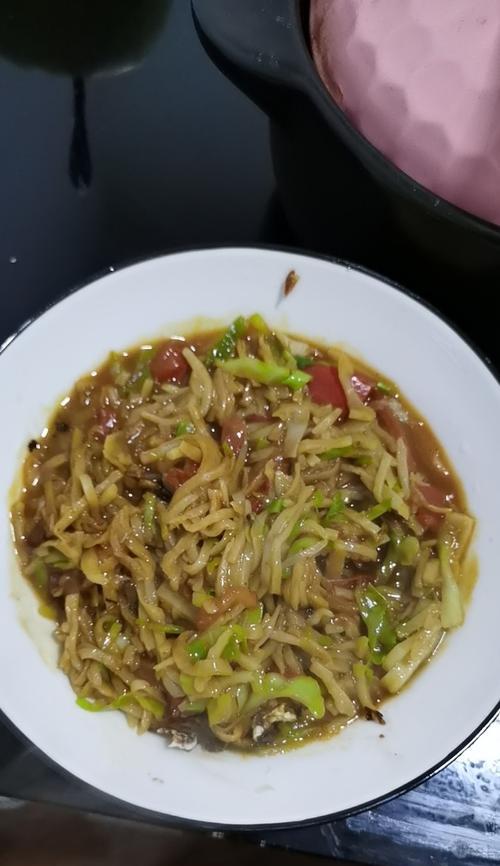 五花肉炖包菜，美味健康的冬季佳肴（一碗热气腾腾的家常菜，温暖您的心灵）-第3张图片-美味行家