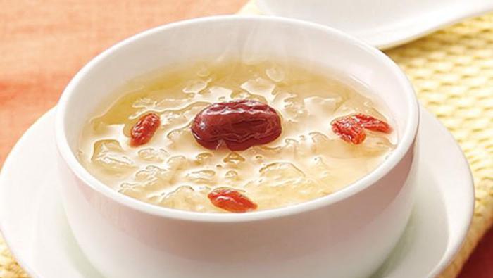 银耳薏米水——营养美容的健康饮品（一杯养生水，美丽常伴；五分钟搞定，健康生活从此开始！）-第1张图片-美味行家
