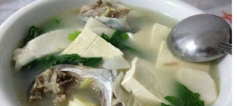 清爽可口的鱼头豆腐香菇清汤（家庭做法，营养丰富，健康美味）-第2张图片-美味行家