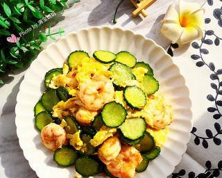 美味可口的虾仁黄瓜炒蛋（绝佳食材搭配，营养健康又开胃）-第2张图片-美味行家
