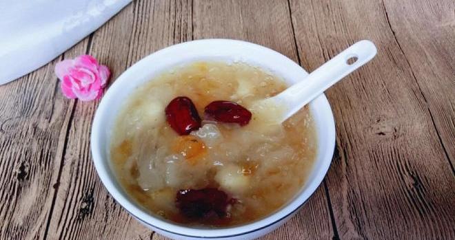 健康美味（以营养美容为理念，让你轻松掌握的雪莲银耳羹制作技巧）-第2张图片-美味行家
