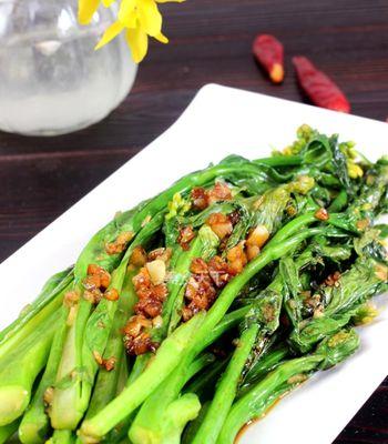 解锁美味蒜香爽辣空心菜的做法（用一道简单的菜品，让你的味蕾大跃进！）-第1张图片-美味行家