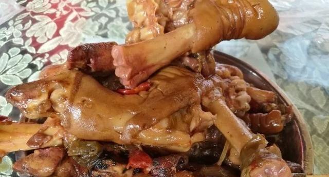 新疆胡辣羊蹄的制作方法（体验正宗新疆美食）-第2张图片-美味行家