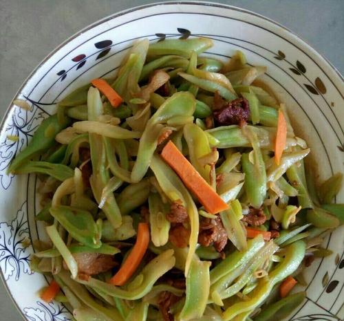 家常小炒芸豆五花肉（美味又下饭，学会它，让你做出别样好菜）-第1张图片-美味行家