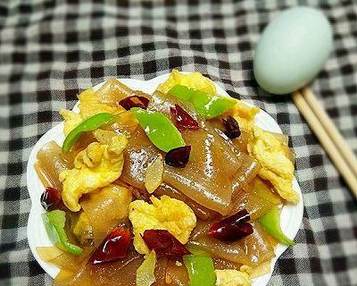 鸭蛋粉皮的美味佳肴（用鸭蛋粉皮做出的五香脆皮鸭）-第1张图片-美味行家
