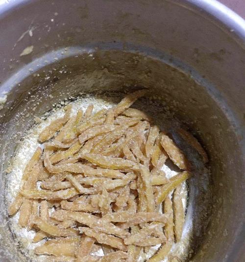 手工制作柚子皮果脯（香甜可口的DIY美食）-第3张图片-美味行家
