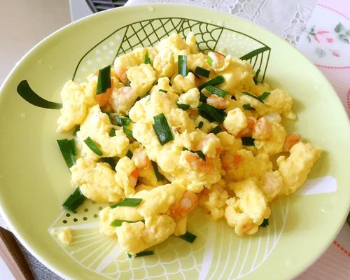 虾仁炒什锦鸡蛋，美味健康的家常菜（教你轻松做出口感鲜美、色香俱佳的虾仁炒什锦鸡蛋）-第3张图片-美味行家