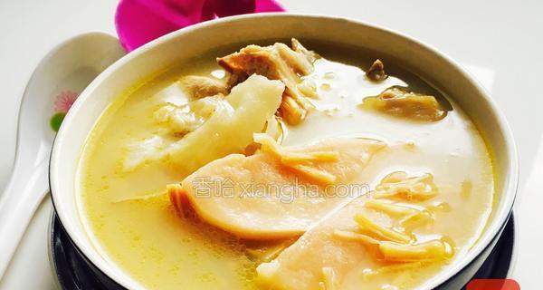 椰子煲乌鸡（一道家常菜，养生滋补的美食佳品）-第1张图片-美味行家