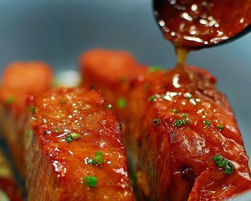 酸梅酱烤三文鱼（美味健康的海鲜料理）-第1张图片-美味行家