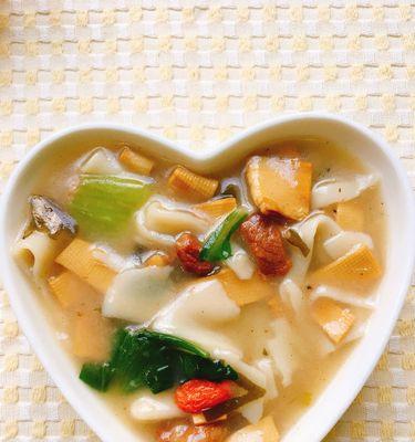 美味羊汤烩面的制作（用家常原料，做一份美味的烩面）-第1张图片-美味行家