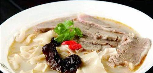 用羊肉烩面片，品尝地道的西北美食！（传统美食羊肉烩面片的制作，让你回味无穷！）-第1张图片-美味行家