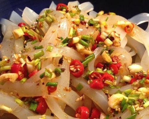 双色凉粉的制作方法（传统美食重现，家庭DIY必备）-第1张图片-美味行家