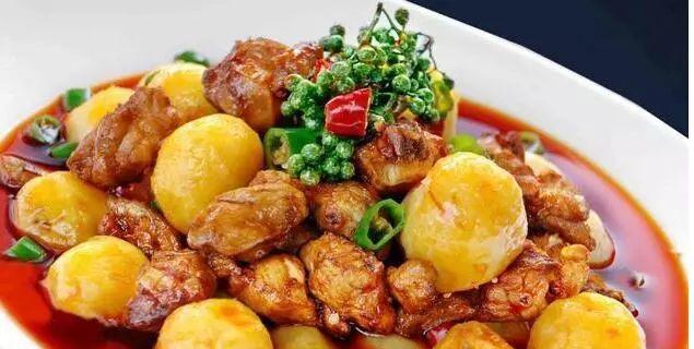 土豆蒸扎鸭，香酥美味的农家菜（传统美食的经典创新，鸭肉和土豆的完美结合）-第1张图片-美味行家