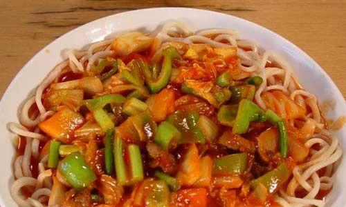 让西红柿变身拉条子的神奇做法（掌握简单的烹饪技巧，轻松制作美食）-第3张图片-美味行家