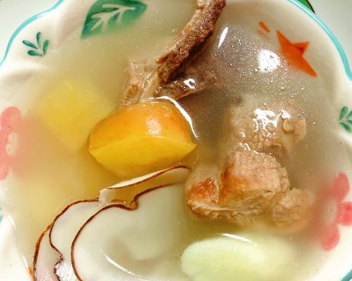 猪肺排骨海底椰汤的做法（让家人欣喜的美食）-第1张图片-美味行家