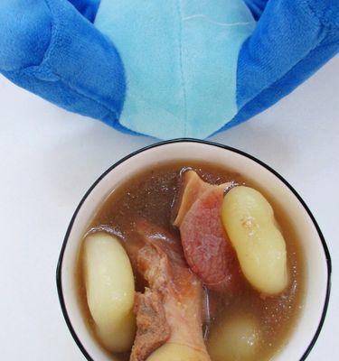 猪肺排骨海底椰汤的做法（让家人欣喜的美食）-第3张图片-美味行家