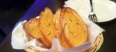 教你如何制作口感绝佳的蒜蓉法包（掌握制作技巧，让你的蒜蓉法包香气四溢）-第2张图片-美味行家
