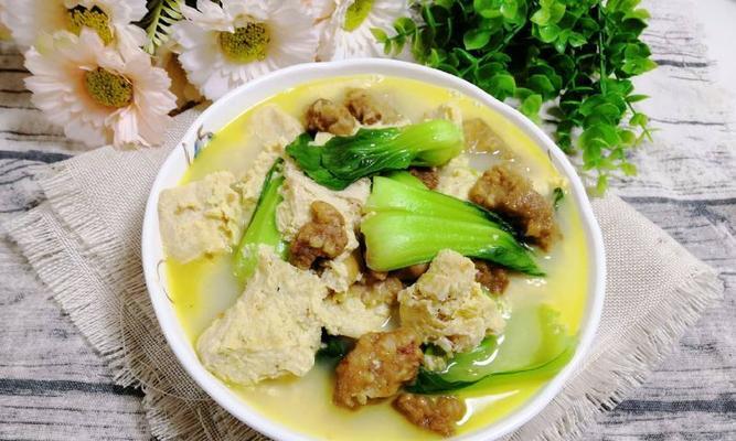 美味健康，小酥肉炖油菜做法全揭秘（做一份营养又美味的家常菜）-第1张图片-美味行家